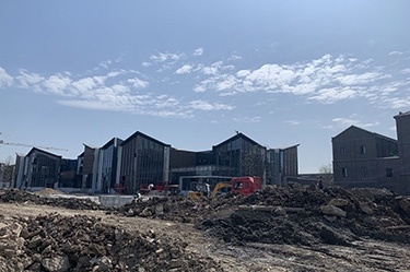 向建黨100年獻(xiàn)禮項(xiàng)目南湖湖濱（嘉絹印象、鴛湖里弄、南湖書院、南堰新景），經(jīng)與工地積極努力配合1000多臺配電箱在100天內(nèi)基本完成交付。